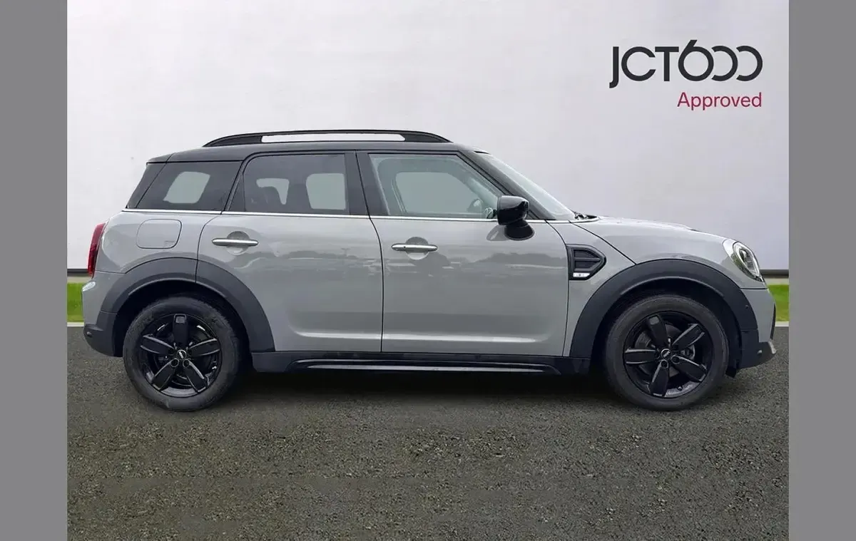 Begagnad Mini Cooper Countryman Classic 134 HK (98 kW) 2022 Grå SUV