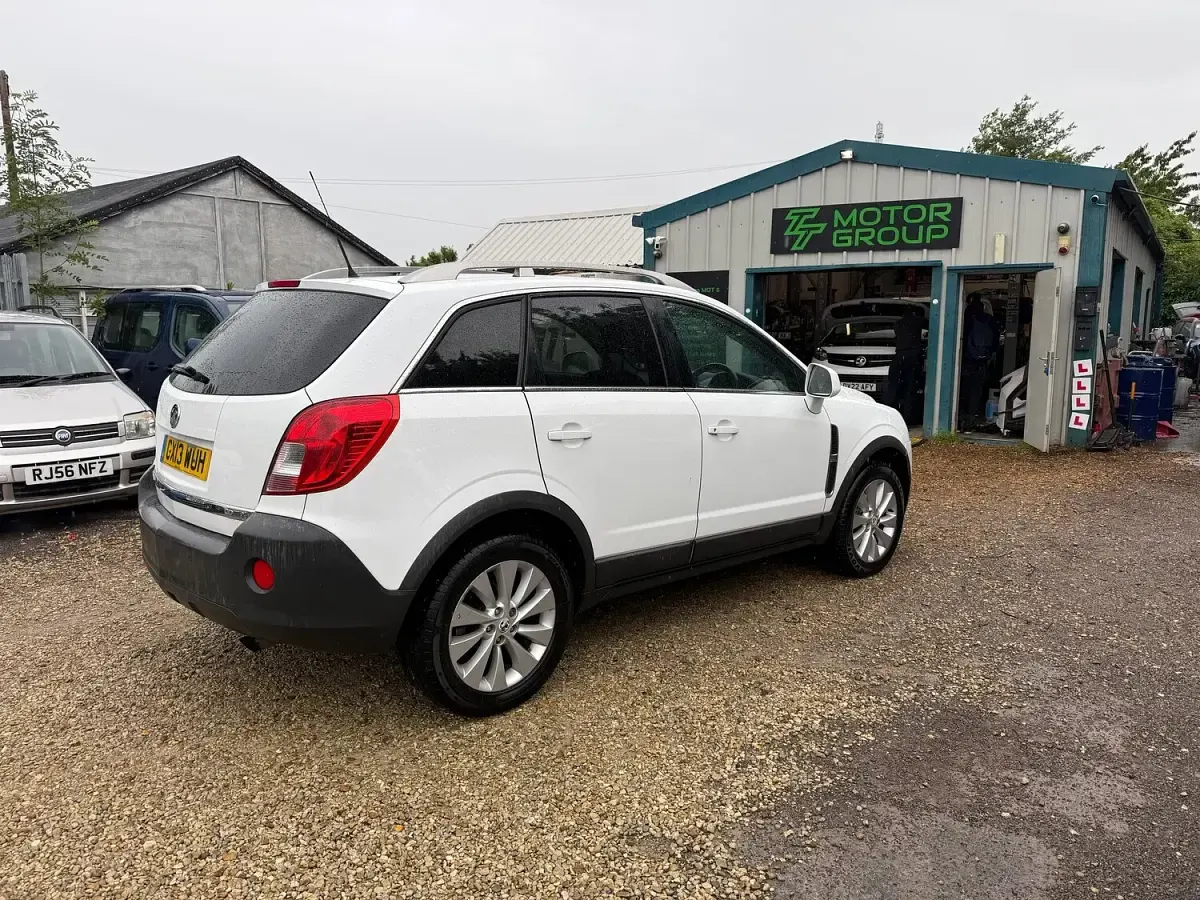 Used Vauxhall Antara 163 HP (119 kW) 2013 White SUV