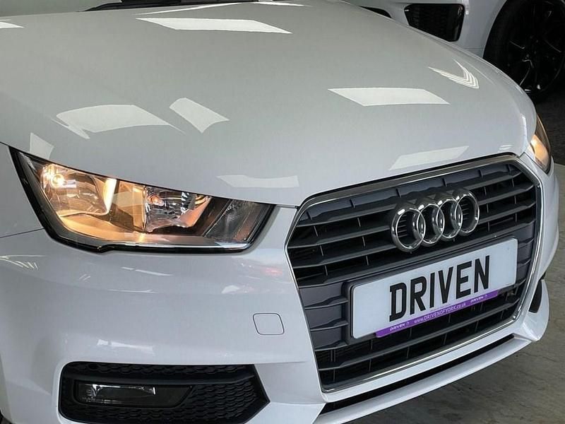 Used Audi A1 Sport 95 HP (69 kW) 2016 White Hatchback