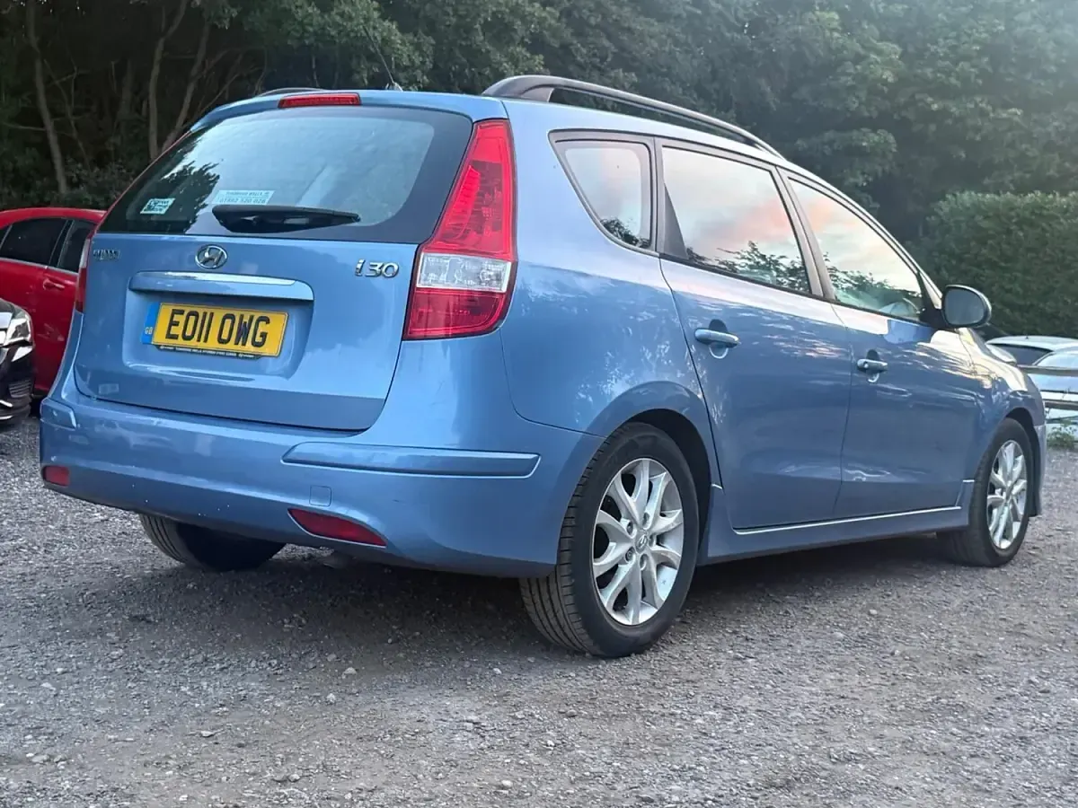 Used Hyundai i30 Comfort 124 HP (91 kW) 2011 Blue Estate
