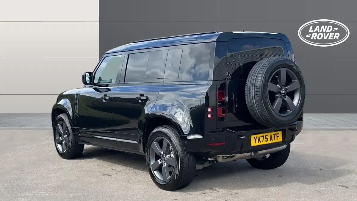 Used Land Rover Defender HSE Dynamic 249 HP (183 kW) 2025 Santorini black SUV