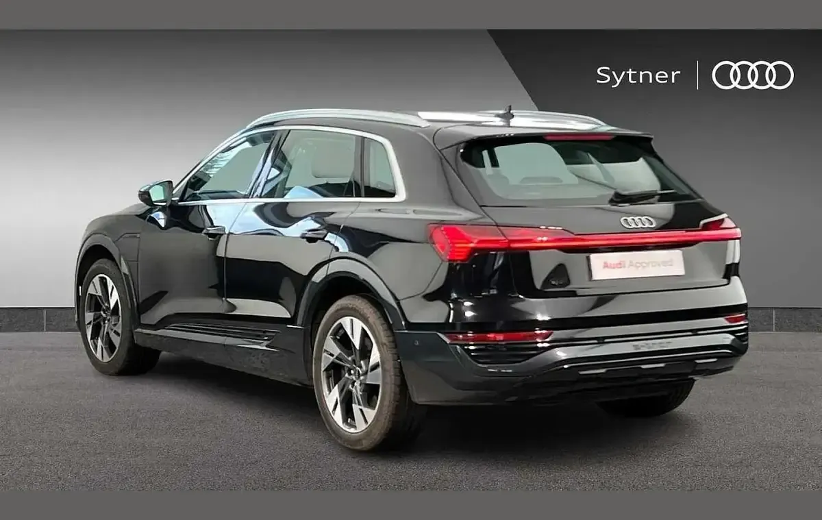 Usado Audi Q8 e-tron Sport 250 kW (340 HP) 2023 Preto SUV