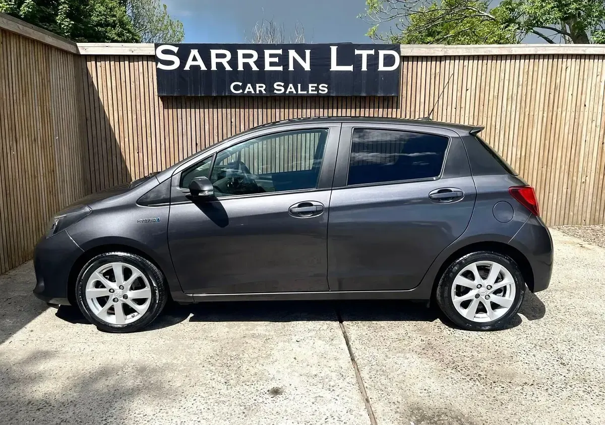 Used Toyota Yaris Sport 101 HP (74 kW) 2015 Grey Hatchback
