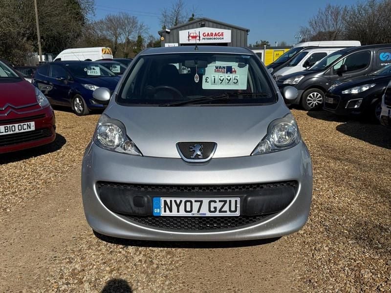 Used Peugeot 107 Urban Move 68 HP (50 kW) 2007 Silver Hatchback