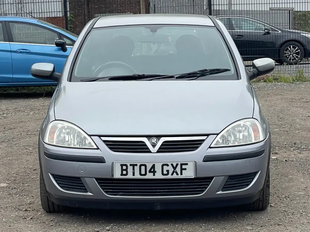 Używany Vauxhall Corsa Active 75 KM (55 kW) 2004 Srebrny Hatchback