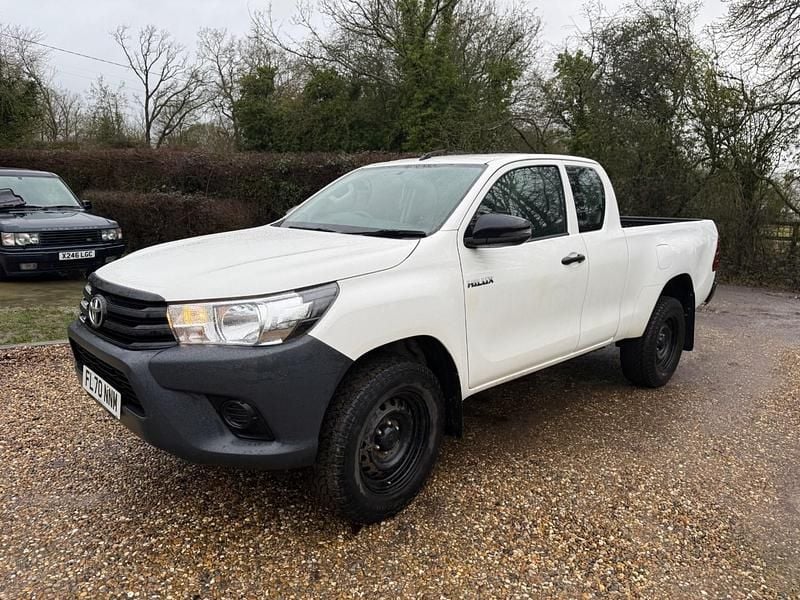 Used Toyota HiLux Active 150 HP (110 kW) 2020 White Pickup