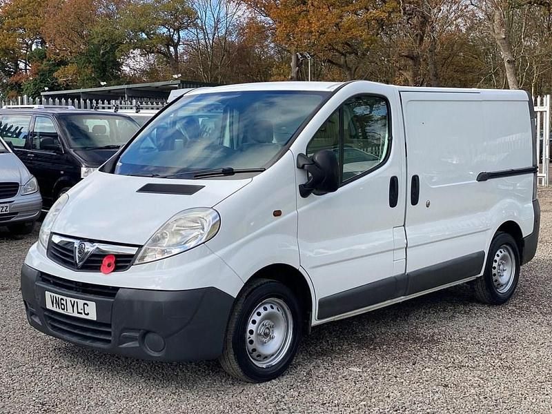 Used Vauxhall Vivaro 90 HP (66 kW) 2011 White MPV