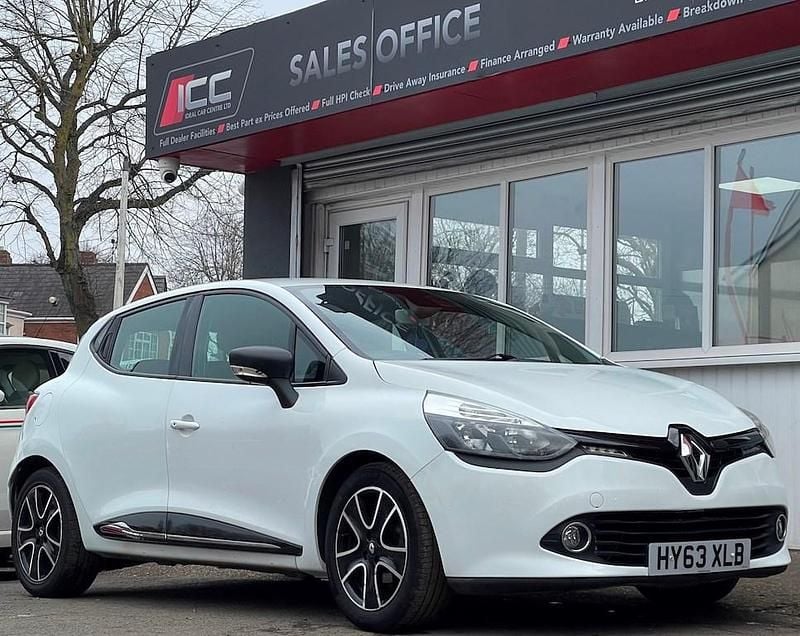 Used Renault Clio IV Dynamique 90 HP (66 kW) 2013 White Hatchback