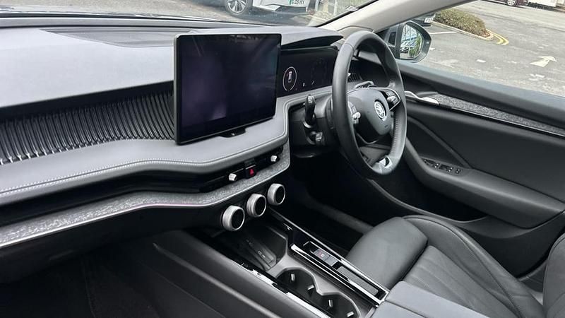 Used Skoda Superb SE L 193 HP (141 kW) 2024 Graphite grey metallic Estate