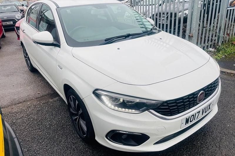 White Used 2017 Fiat Tipo Lounge Hatchback | £3,999 (Good price) - Image 1/1