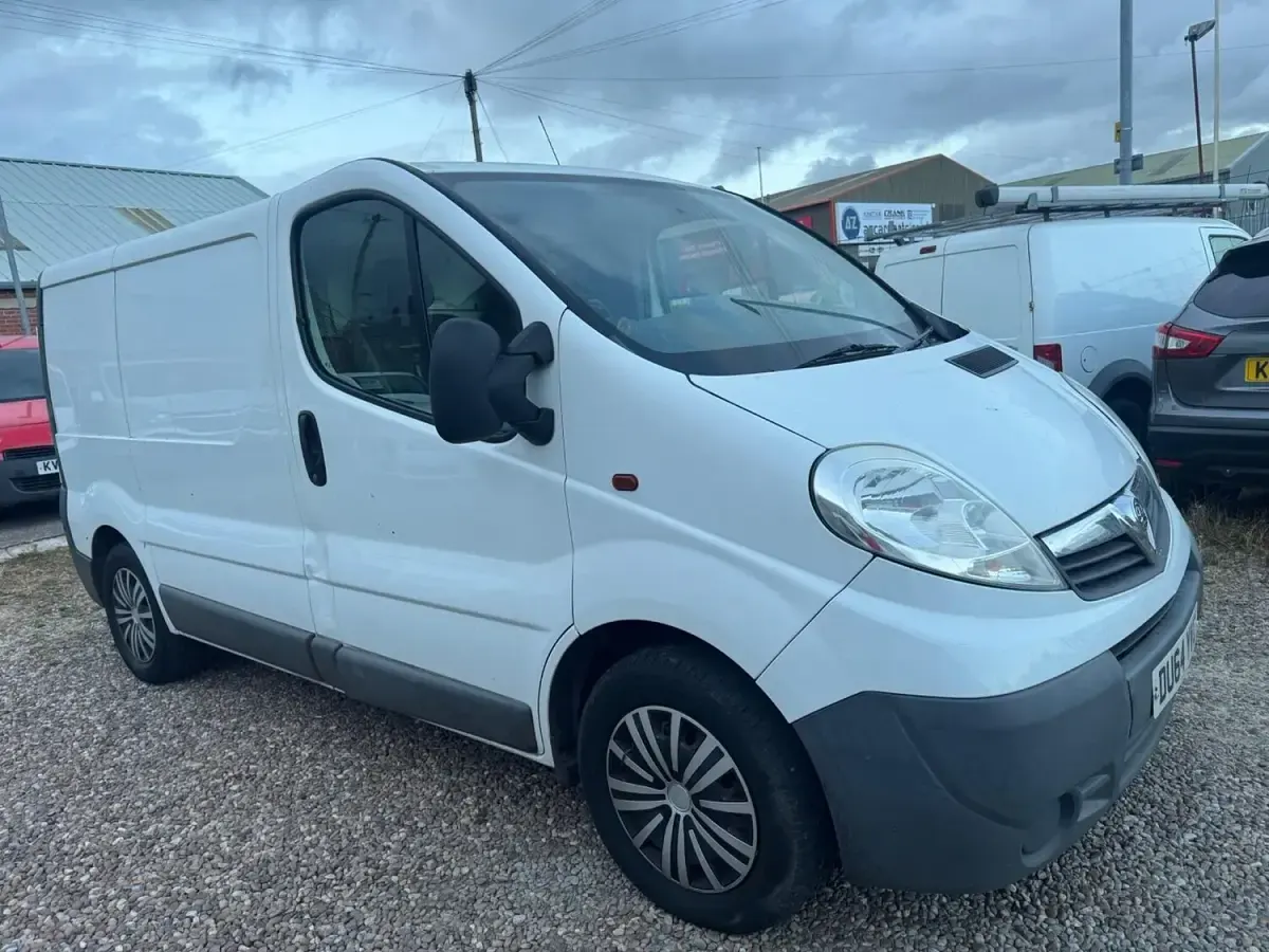 Used Vauxhall Vivaro 90 HP (66 kW) 2014 White MPV