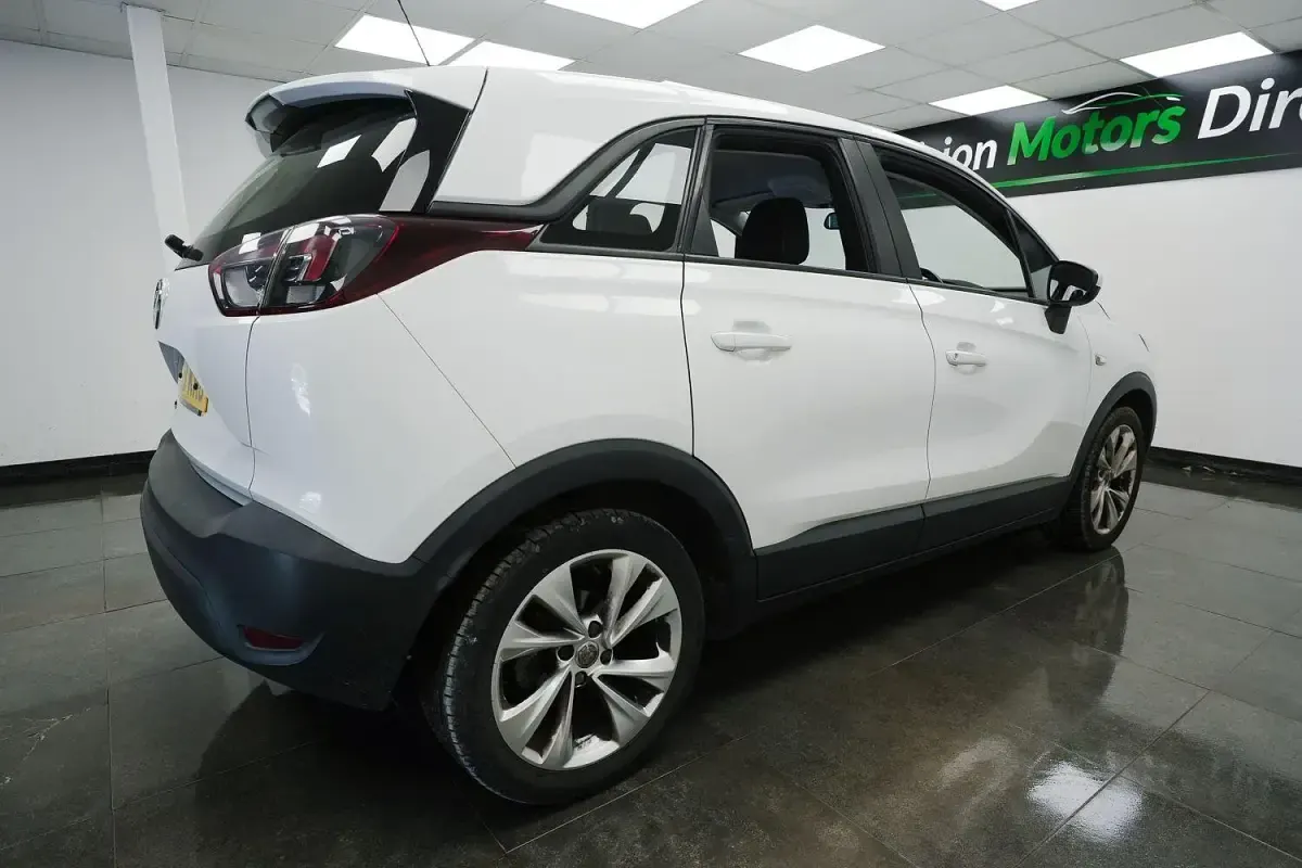 Used Vauxhall Crossland X 81 HP (59 kW) 2019 White SUV