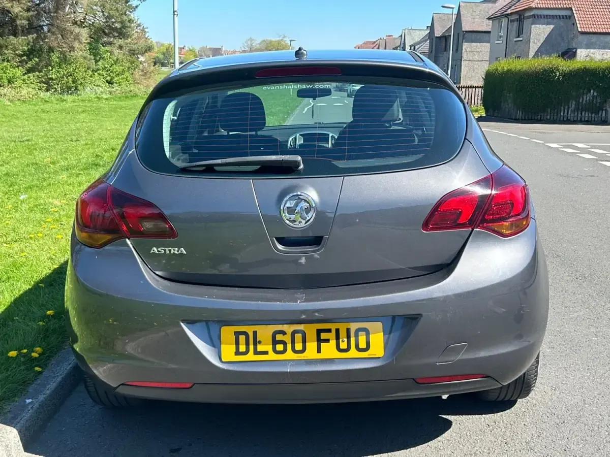 Begagnad Vauxhall Astra SRi 2011 Grå Halvkombi
