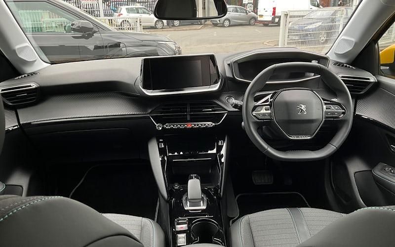 Second-hand Peugeot e-208 Allure Premium 100 kW (136 CP) 2022 Hatchback
