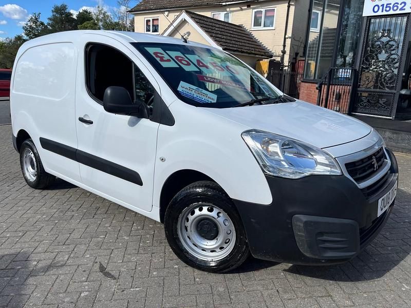 White Used 2018 Peugeot Partner MPV | £6,450 (Good price) - Image 1/4