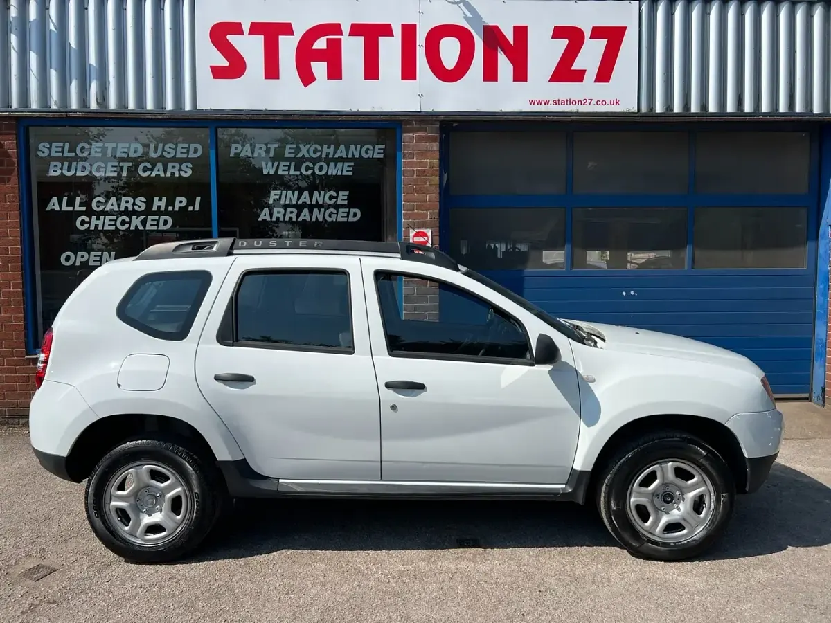 Used Dacia Duster Ambiance 110 HP (80 kW) 2017 White SUV
