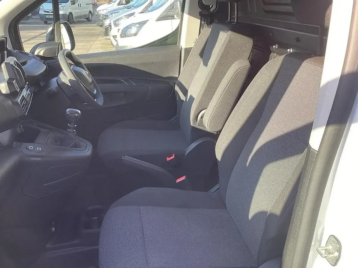 Used Peugeot Partner Premium 131 HP (96 kW) 2025 White MPV