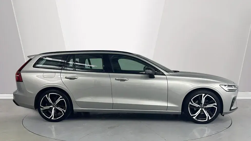 Used Volvo V60 Plus 194 HP (142 kW) 2025 Silver Estate