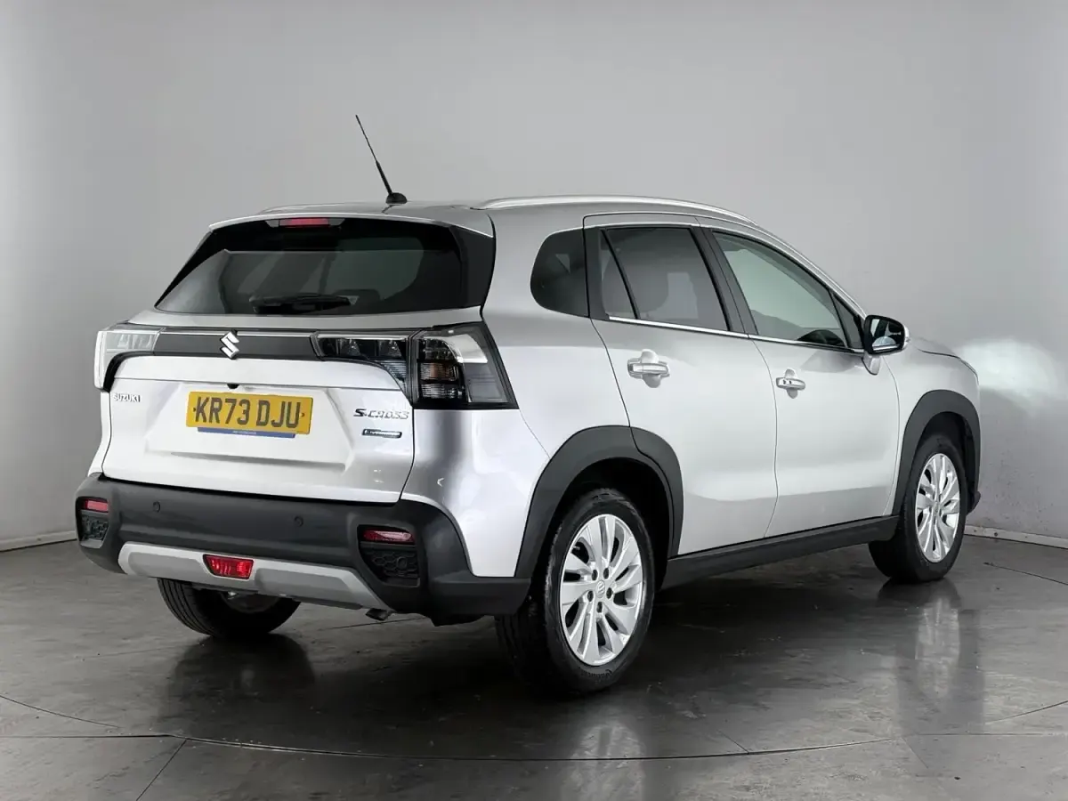 Usado Suzuki SX4 S-Cross 2023 Plateado SUV