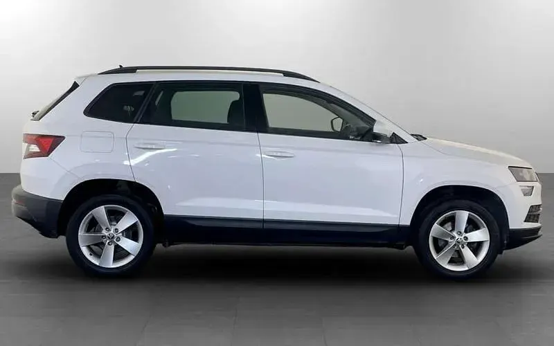 Used Skoda Karoq SE 116 HP (85 kW) 2020 White SUV