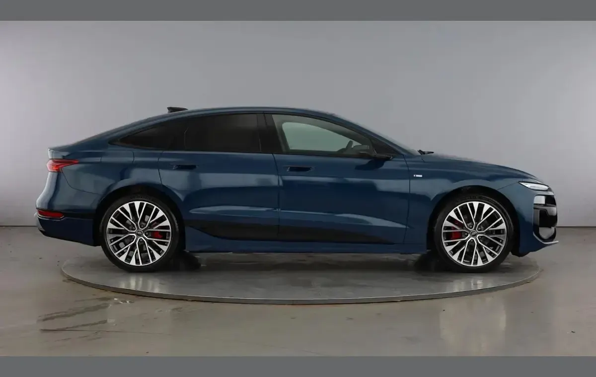 Used Audi A6 e-tron Comfort 210 kW (286 HP) 2025 Blue Hatchback