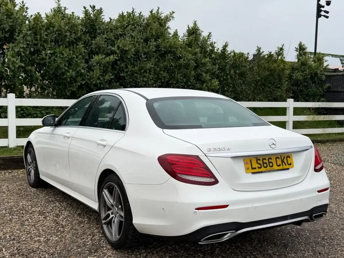 Usado Mercedes E220 AMG line 2016 Blanco Berlina