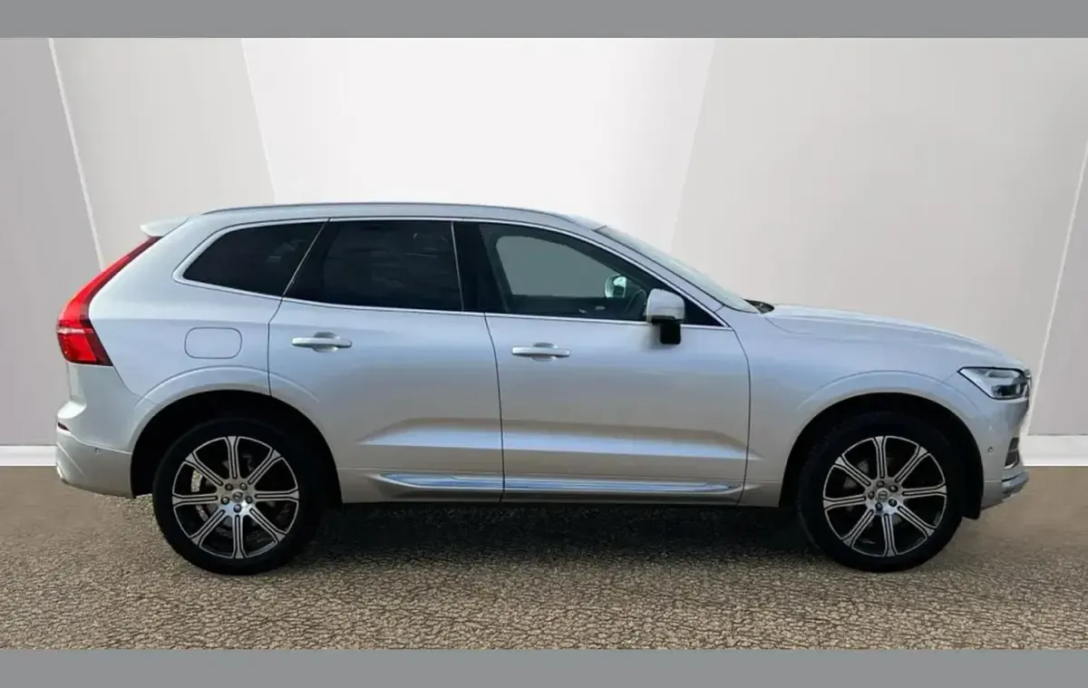 Used Volvo XC60 Inscription 190 HP (139 kW) 2018 Bright silver SUV