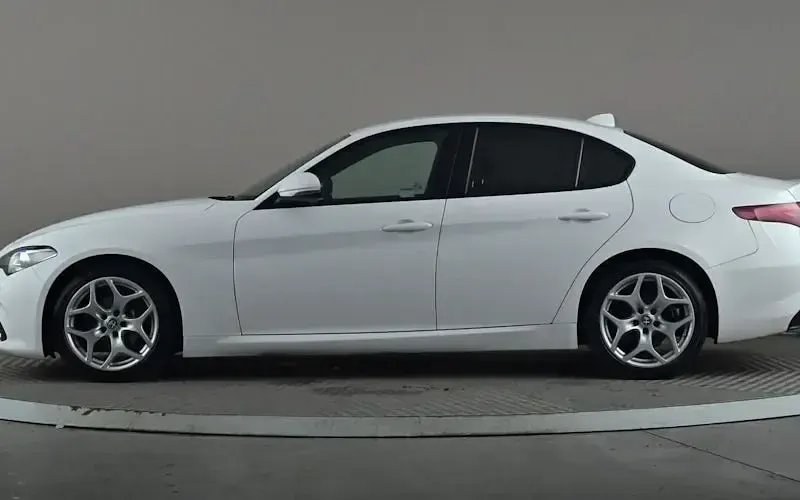 Used Alfa Romeo Giulia Edizione Speciale 190 HP (139 kW) 2020 White Sedan