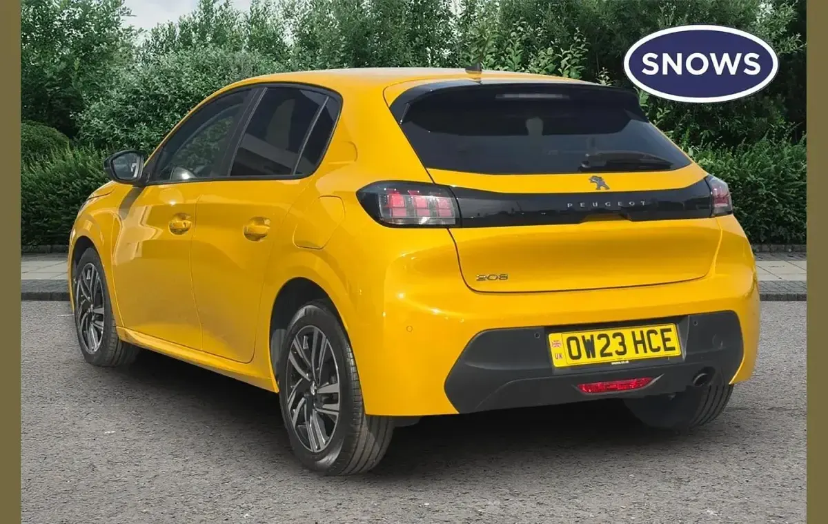 Used Peugeot 208 Active+ 75 HP (55 kW) 2023 Yellow Hatchback