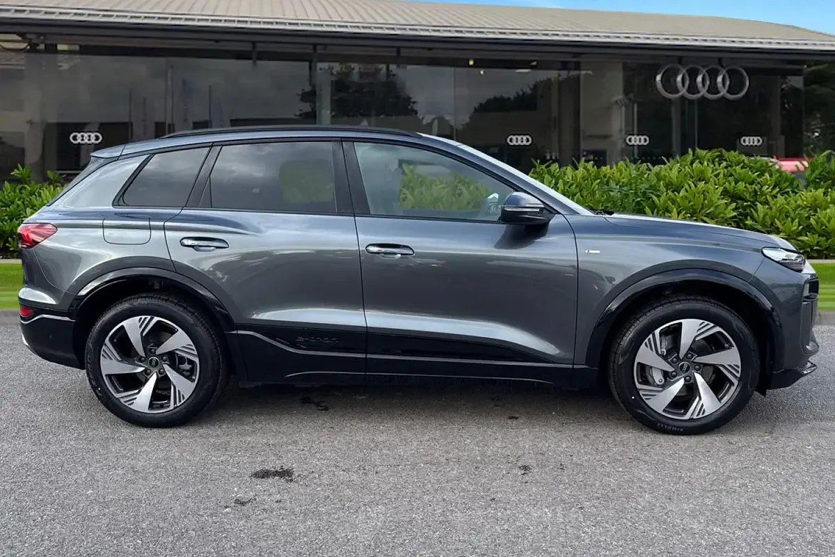 New Audi Q6 e-tron S-Line 239 kW (326 HP) 2026 Grey SUV
