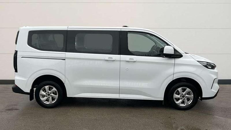 Used Ford Tourneo Zetec 136 HP (100 kW) 2024 White MPV
