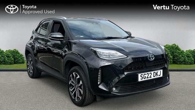 Used 2022 Toyota Yaris Hybrid Design Estate | £18,859 (Good price) - Image 1/3