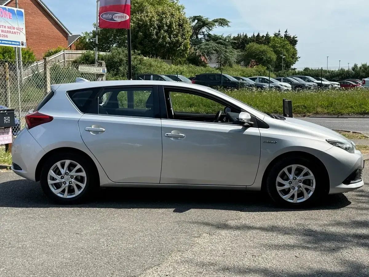 Used Toyota Auris Hybrid Business Edition 2017 Silver Hatchback