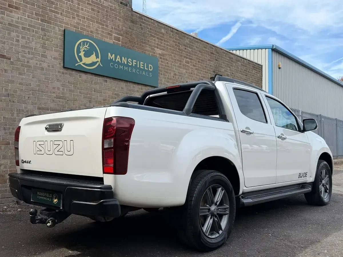 Used Isuzu D-Max 164 HP (120 kW) 2017 White Pickup