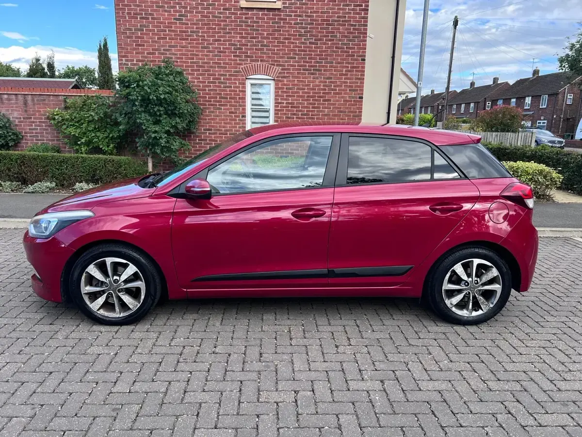Used Hyundai i20 Premium 2015 Red Hatchback