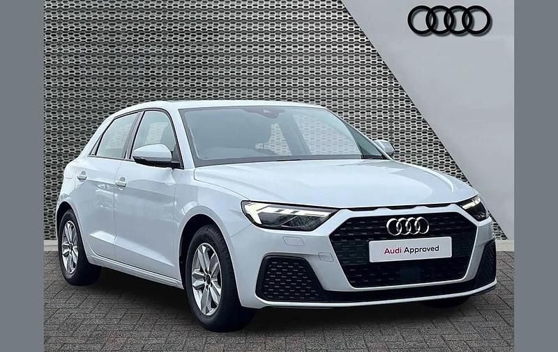 Used Audi A1 Design 94 HP (69 kW) 2023 White SUV
