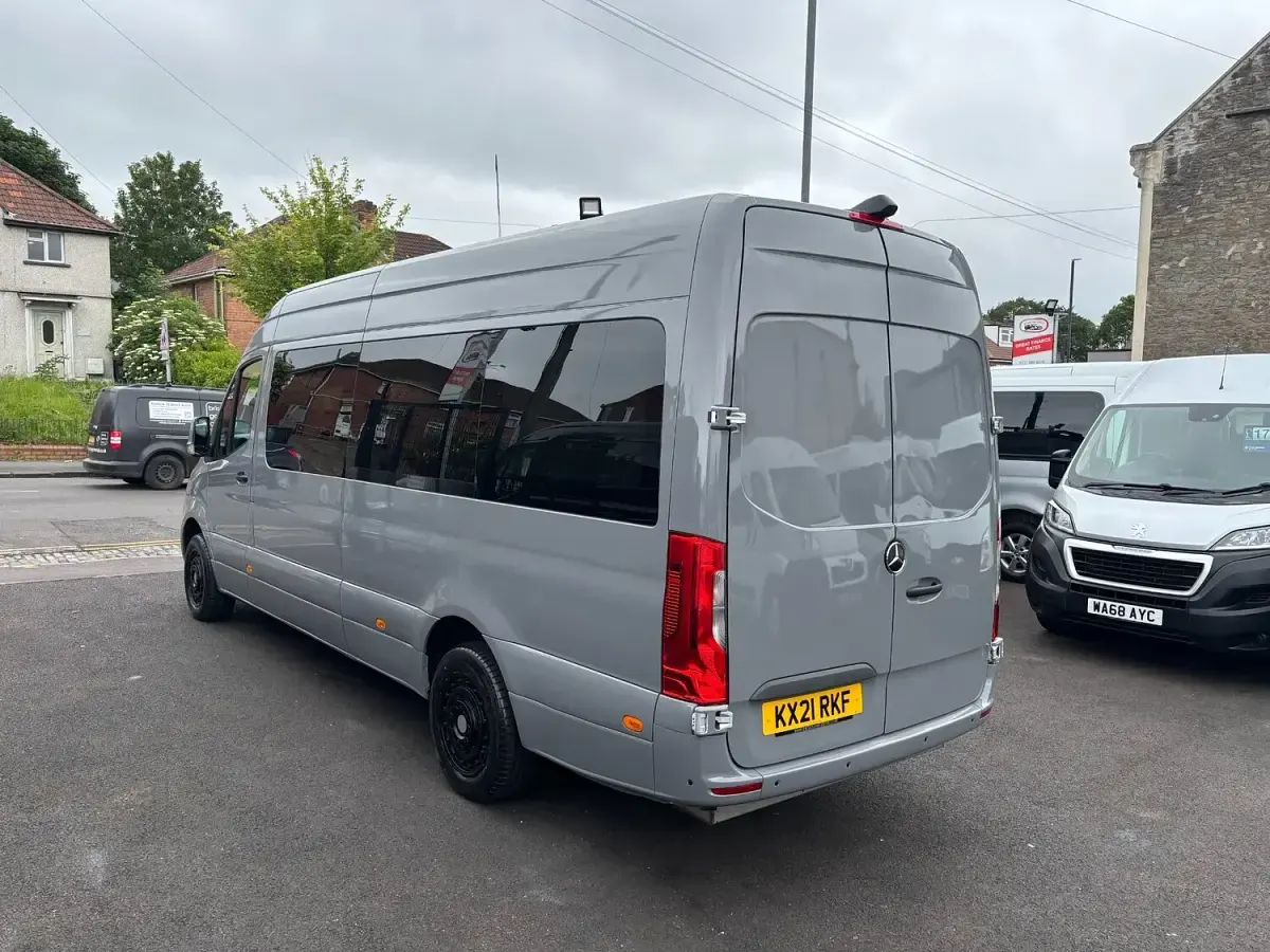 Used Mercedes Sprinter Progressive 150 HP (110 kW) 2021 Silver Van