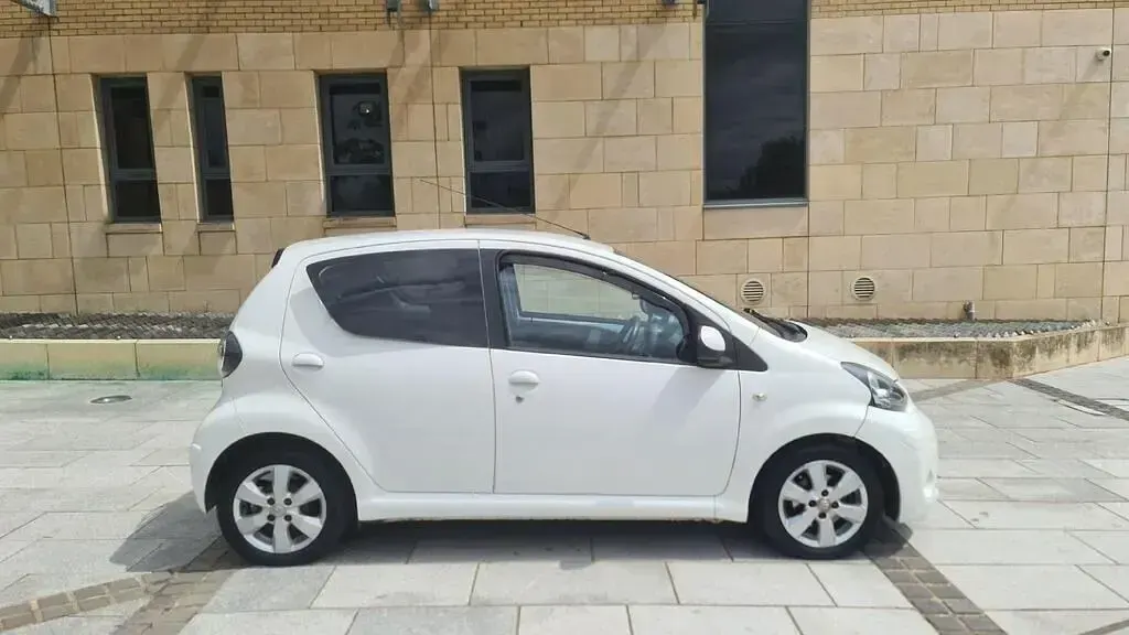 Used Toyota Aygo 68 HP (50 kW) 2013 White Hatchback