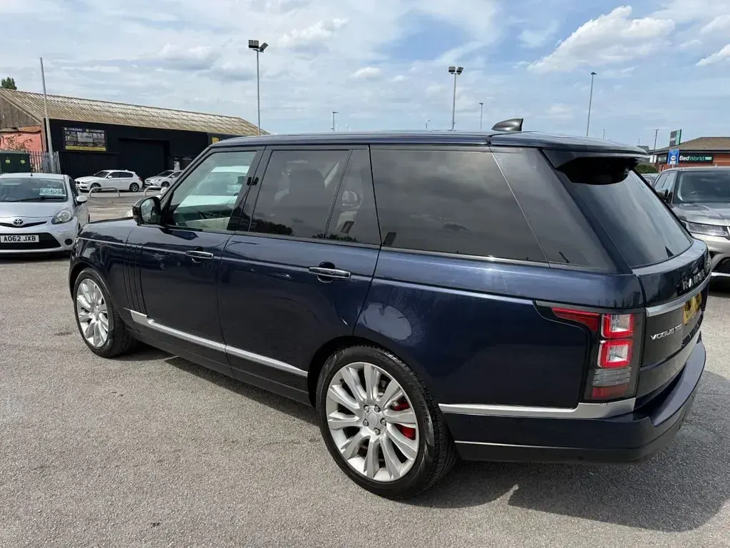 Used Land Rover Range Rover Vogue SE 258 HP (189 kW) 2017 Blue SUV