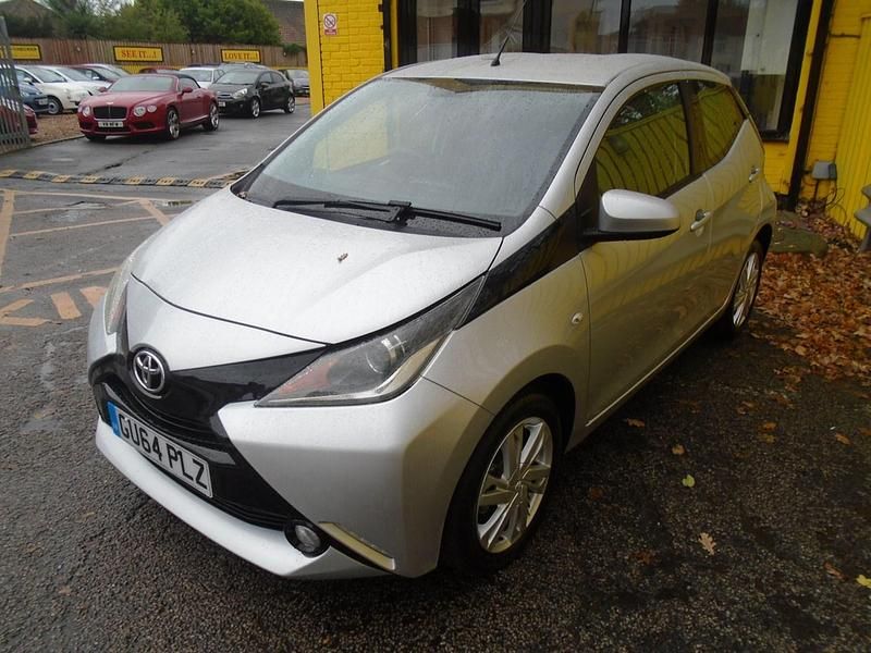 Used Toyota Aygo x-press 68 HP (50 kW) 2014 Silver Hatchback