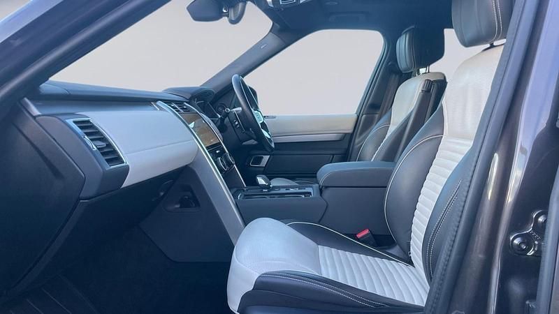 Used Land Rover Discovery 5 HSE Dynamic 2023 Charente grey SUV