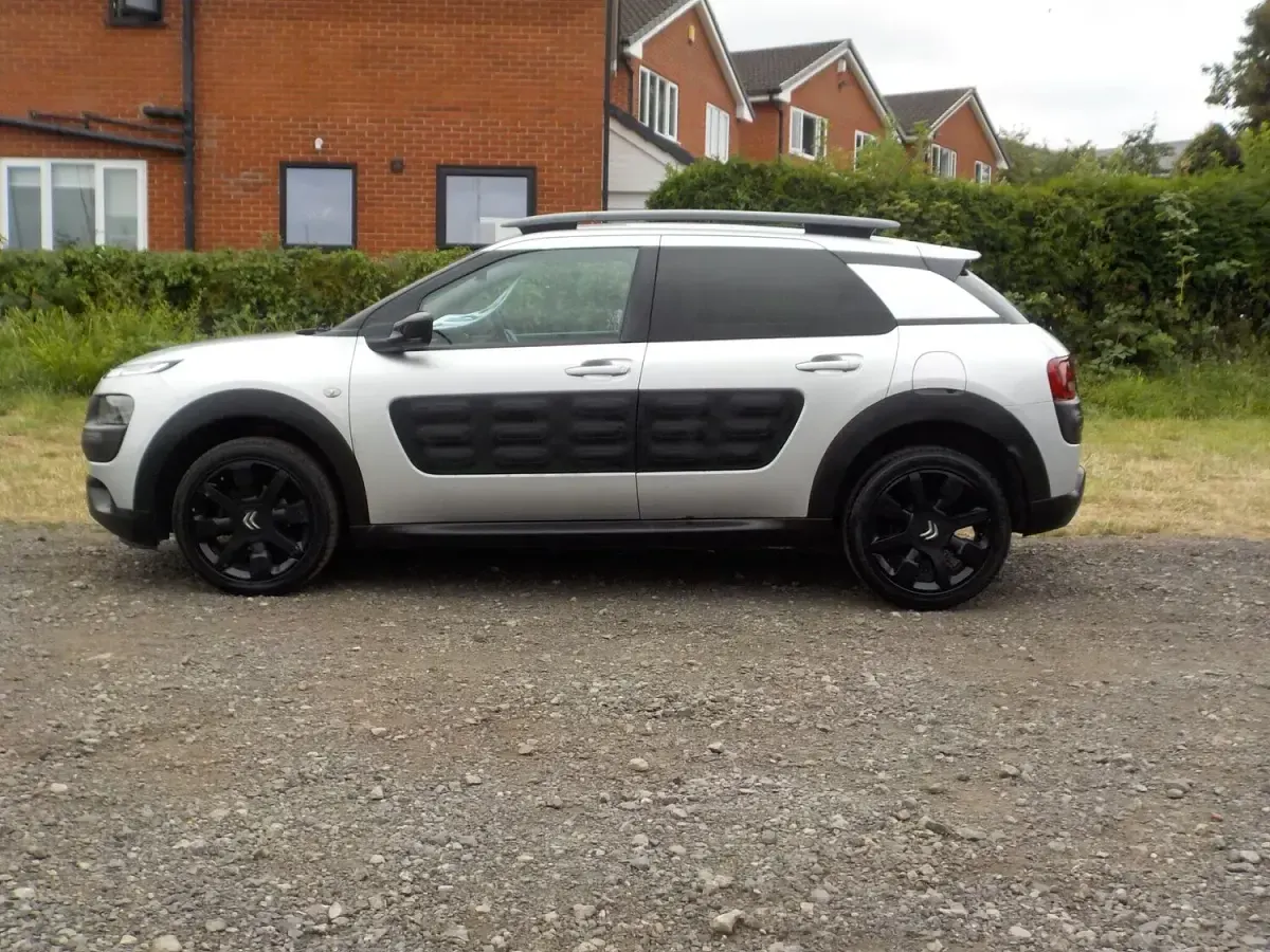 Used Citroën C4 Cactus Flair 100 HP (73 kW) 2016 Silver Hatchback