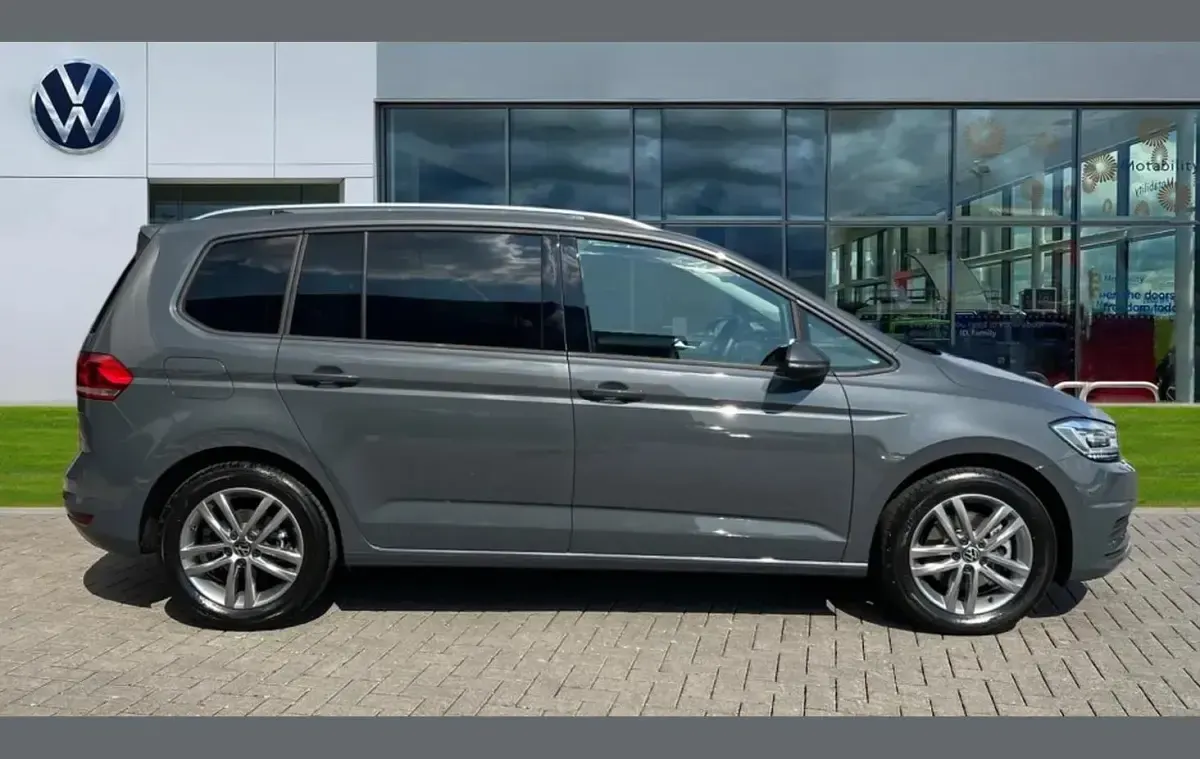 Used VW Touran Match 150 HP (110 kW) 2025 Grey MPV