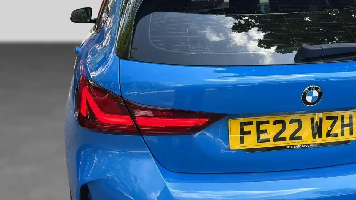 Used BMW 118 M Sport 134 HP (98 kW) 2022 Blue Hatchback
