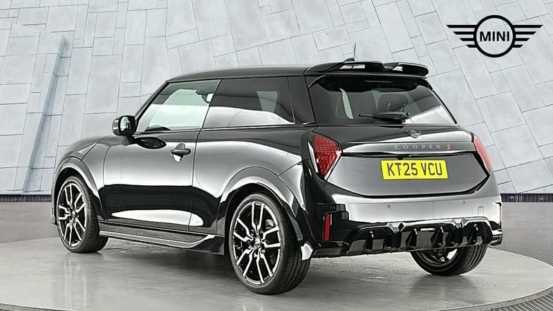 Used Mini Cooper S Hatch 201 HP (147 kW) 2025 Black Hatchback