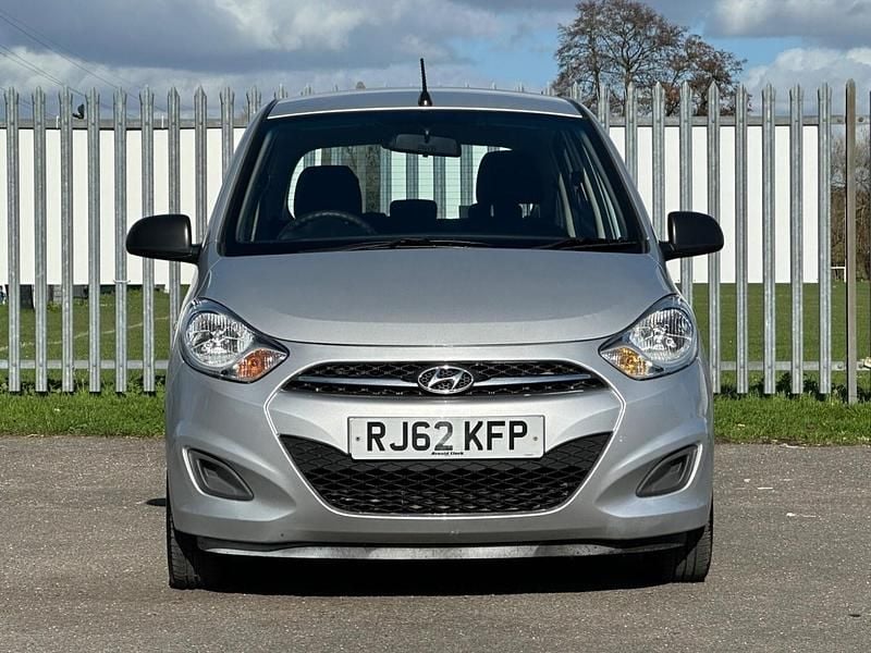Used Hyundai i10 Classic 85 HP (62 kW) 2012 Silver Hatchback