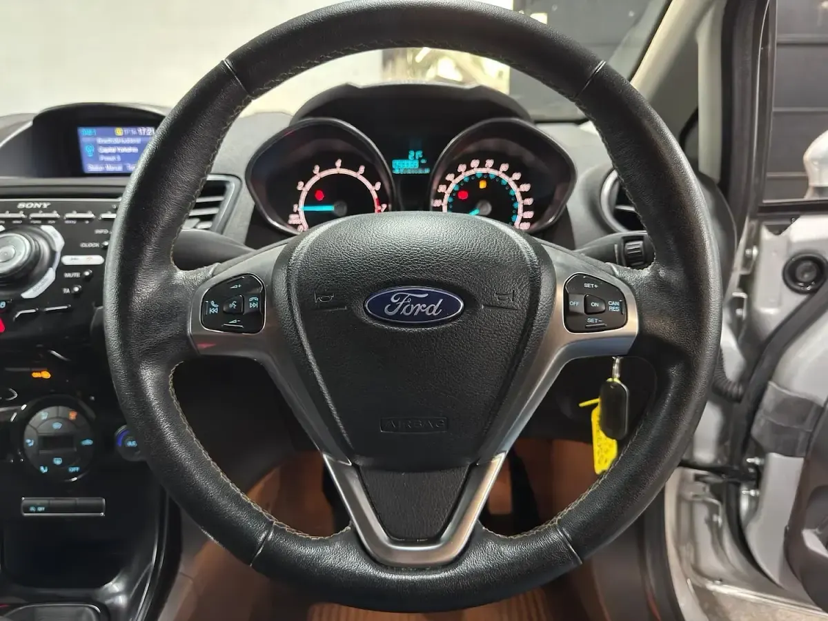Used Ford Fiesta Titanium 98 HP (72 kW) 2017 Silver Hatchback