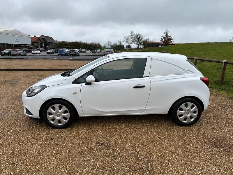 Used Vauxhall Corsa S 95 HP (69 kW) 2018 White Hatchback