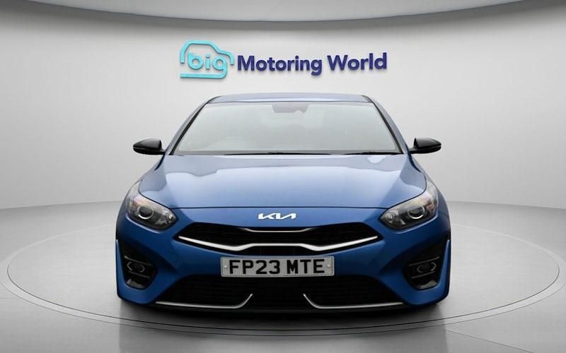 Usado Kia Ceed GT-Line 160 HP (117 kW) 2023 Azul Citadino