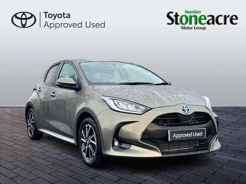 Bronze Used 2023 Toyota Yaris Hybrid Design Hatchback | £18,000 (Good price) - Image 1/4